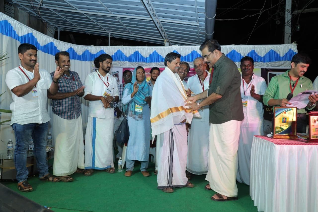 വിദ്യാർത്ഥികൾക്ക് കൈത്താങ്ങ്
